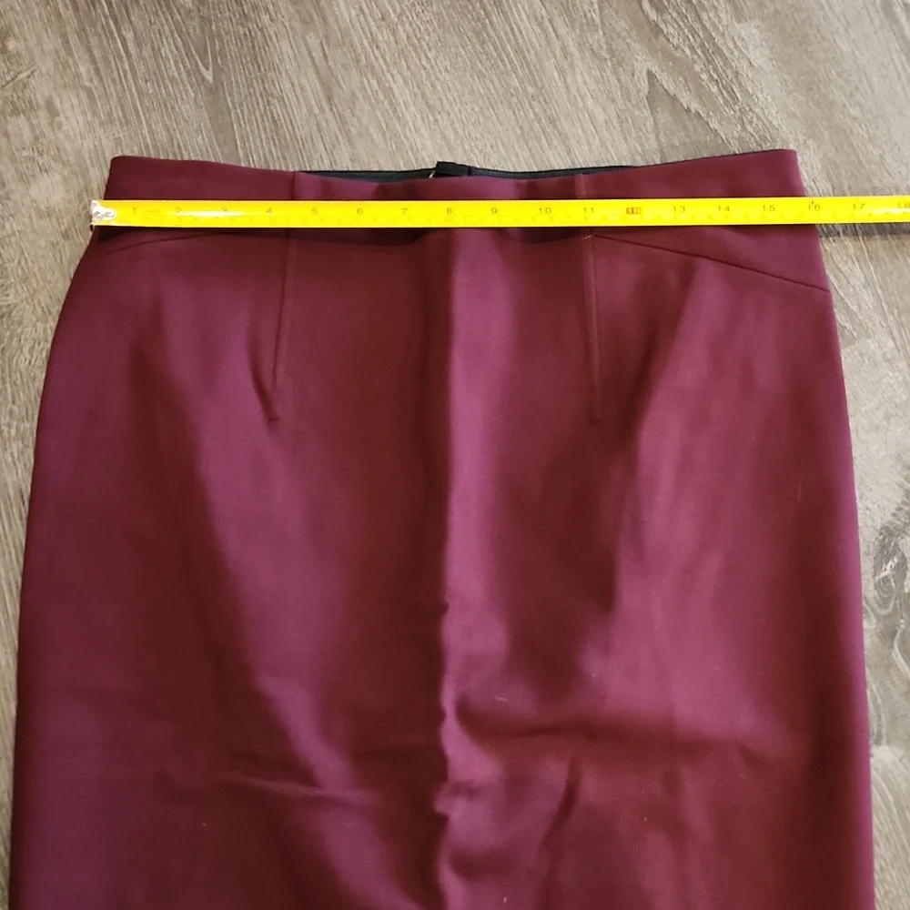 Ann Taylor Deep Burgandy Stretch Pencil Skirt - Size 8 - Picture 4 of 9